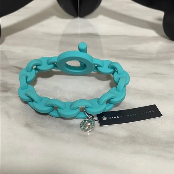 Marc by Marc Jacobs Aqua Lagoon Turnlock Silicone Stretch Bracelet - Picture 5 of 9